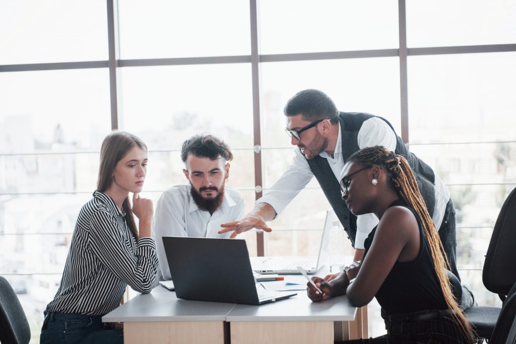 reunião sobre a criação de sites para advogados