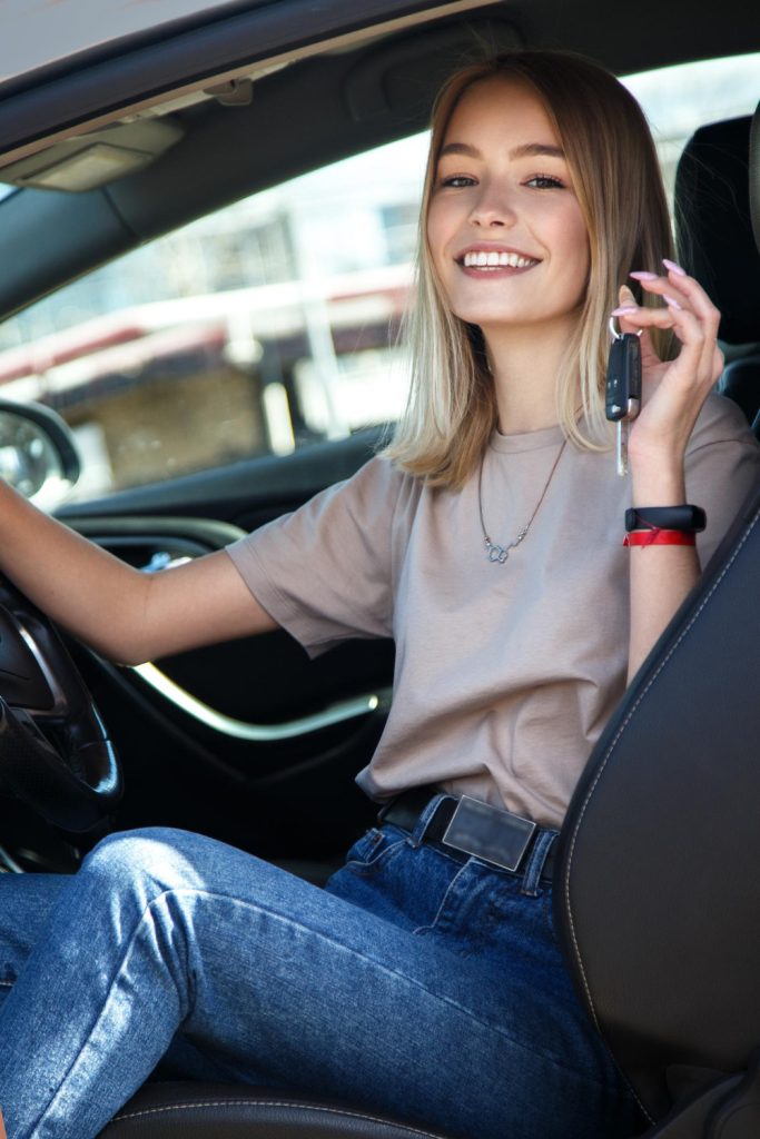 criação de site para auto escola: aluna de auto escola